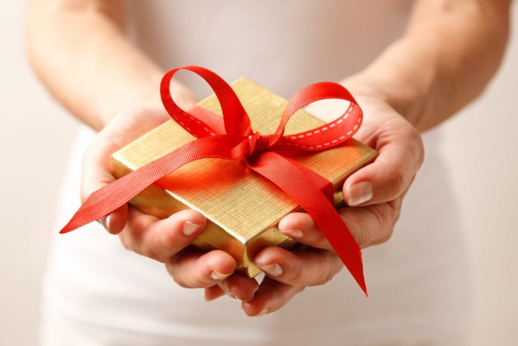 gift giving budget 1068x713 1